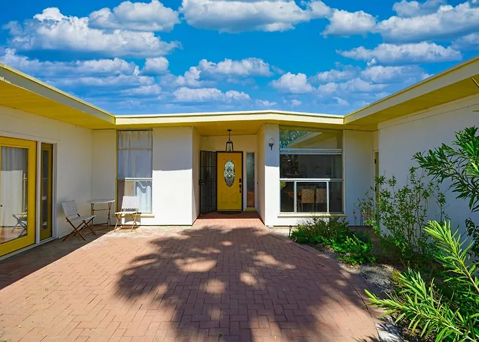 Mid-century 4br Ranch With Private Pool, 1m To Pickleball Holiday home *