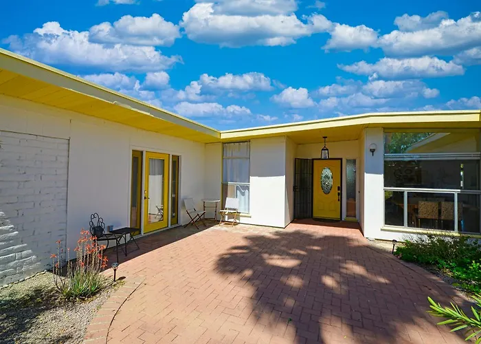 Mid-century 4br Ranch With Private Pool, 1m To Pickleball