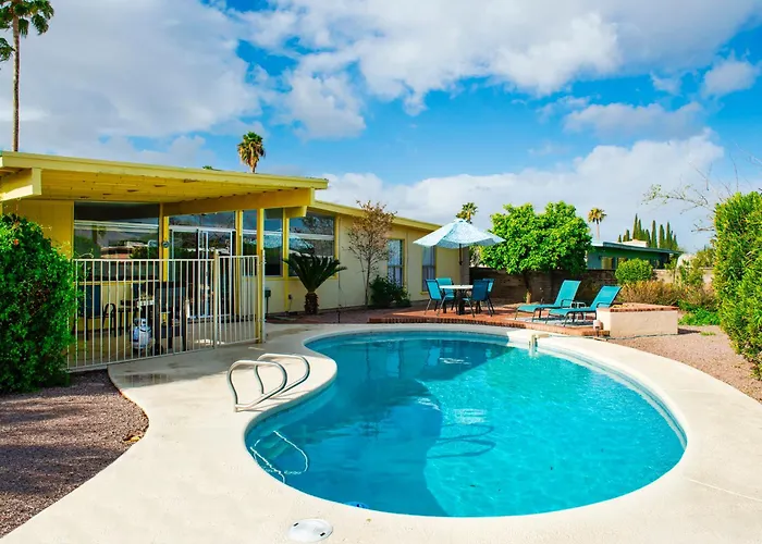 Holiday home Mid-century 4br Ranch With Private Pool, 1m To Pickleball *
