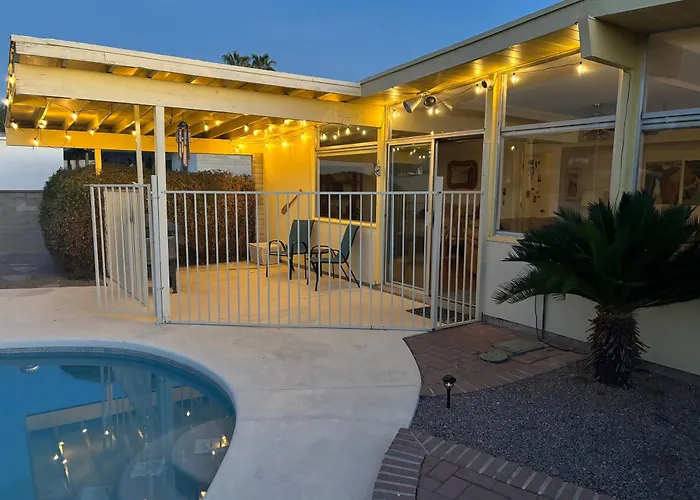 Mid-century 4br Ranch With Private Pool, 1m To Pickleball *