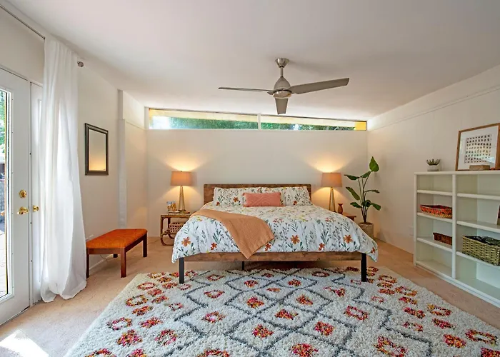 Mid-century 4br Ranch With Private Pool, 1m To Pickleball