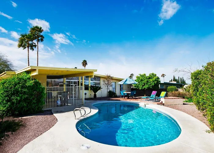 Holiday home Mid-century 4br Ranch With Private Pool, 1m To Pickleball