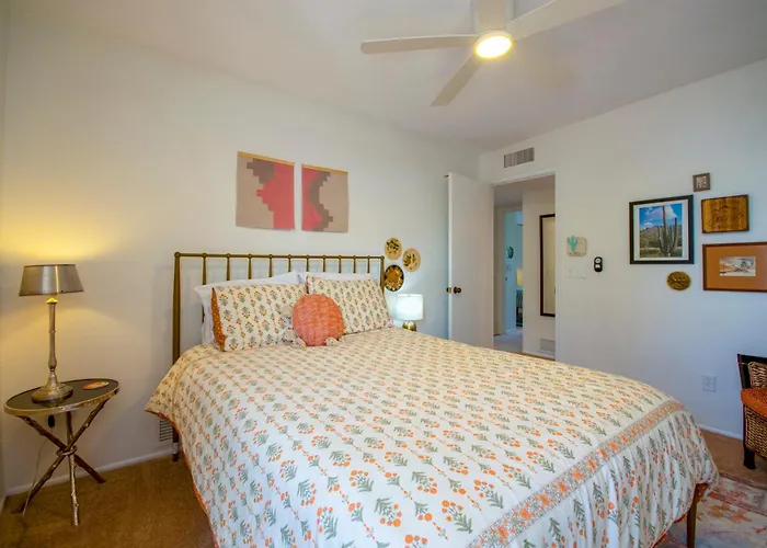 Holiday home Mid-century 4br Ranch With Private Pool, 1m To Pickleball Tucson
