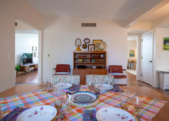 Mid-century 4br Ranch With Private Pool, 1m To Pickleball