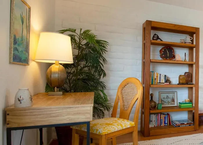 Mid-century 4br Ranch With Private Pool, 1m To Pickleball *